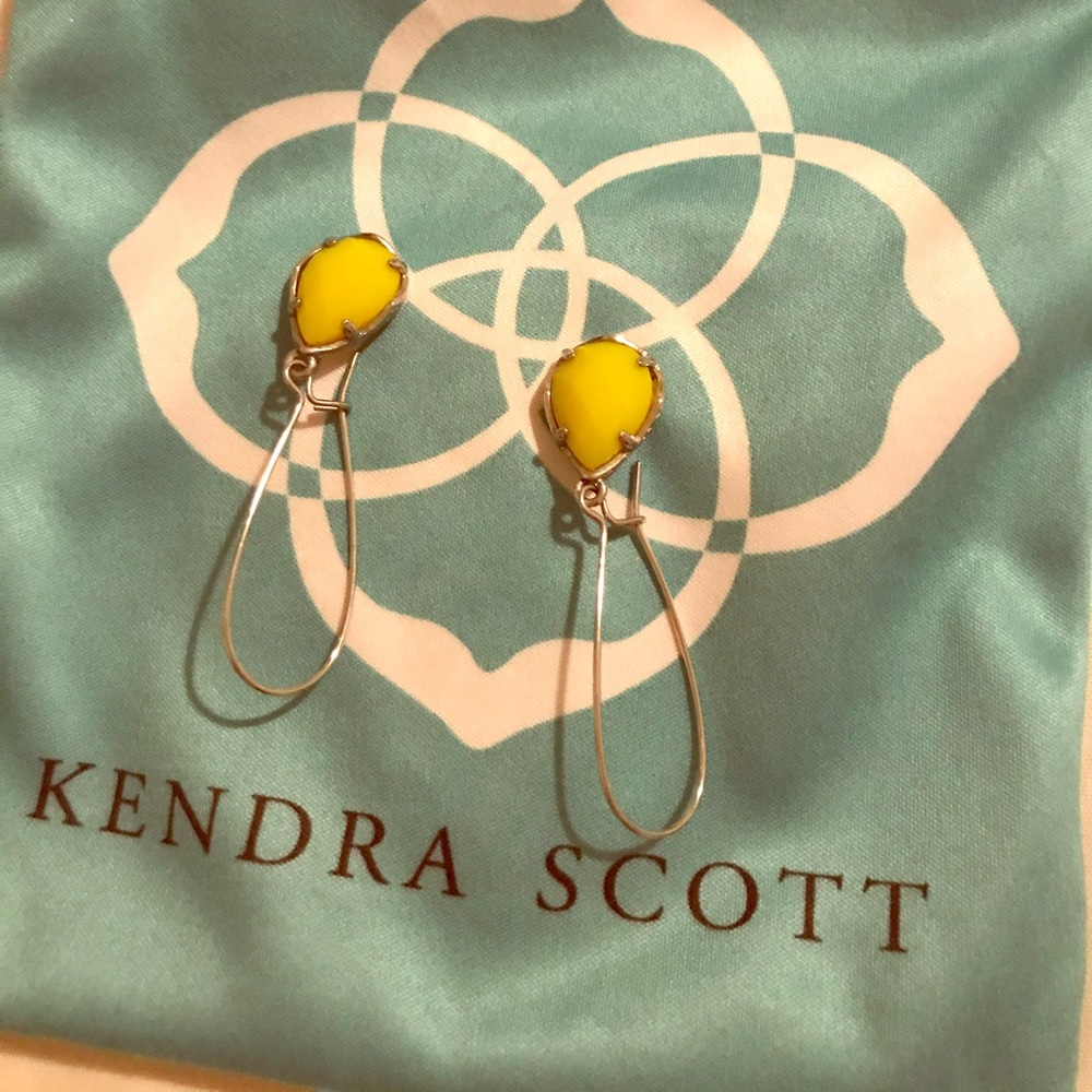 Kendra Scott dee earrings